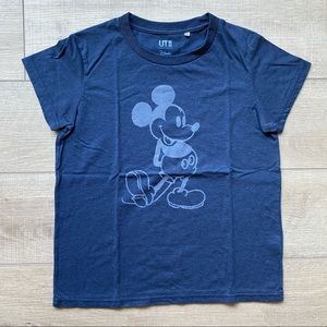 UNIQLO standing mickey tee